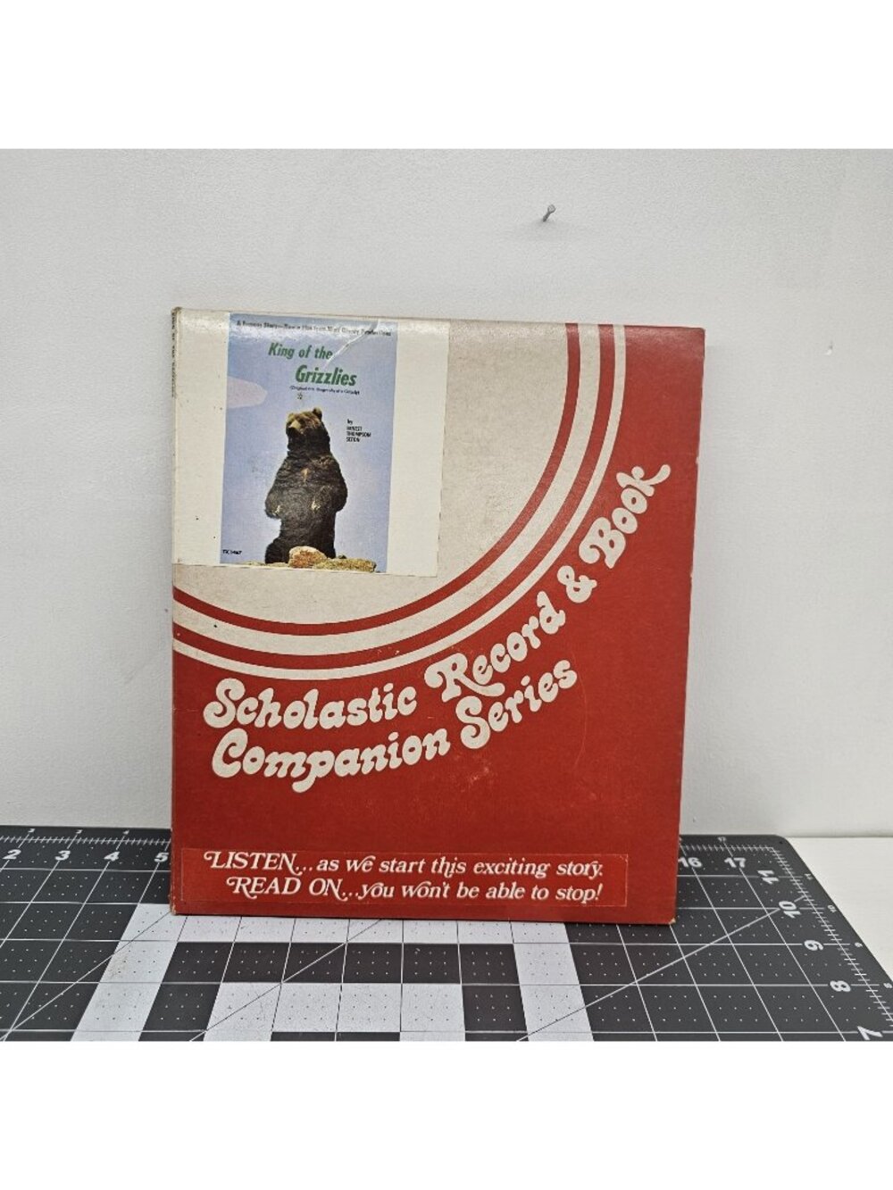 Vintage 1970 Scholastic Record Book Companion King of the Grizzlies Disney Vinyl